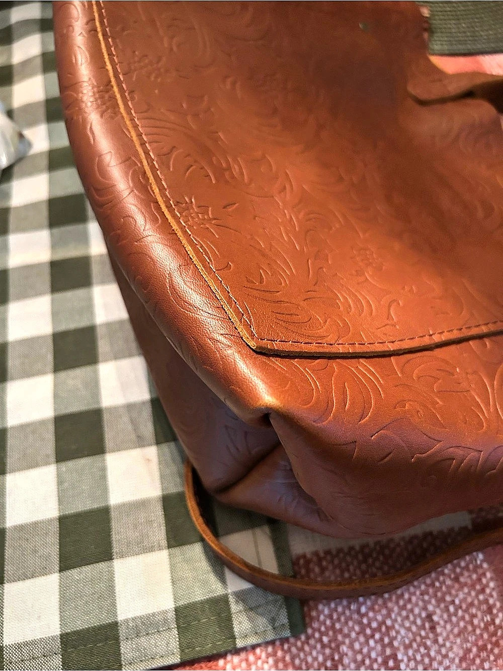 Portland Leather Medium Crossbody tote Meadow - Picture 7 of 8